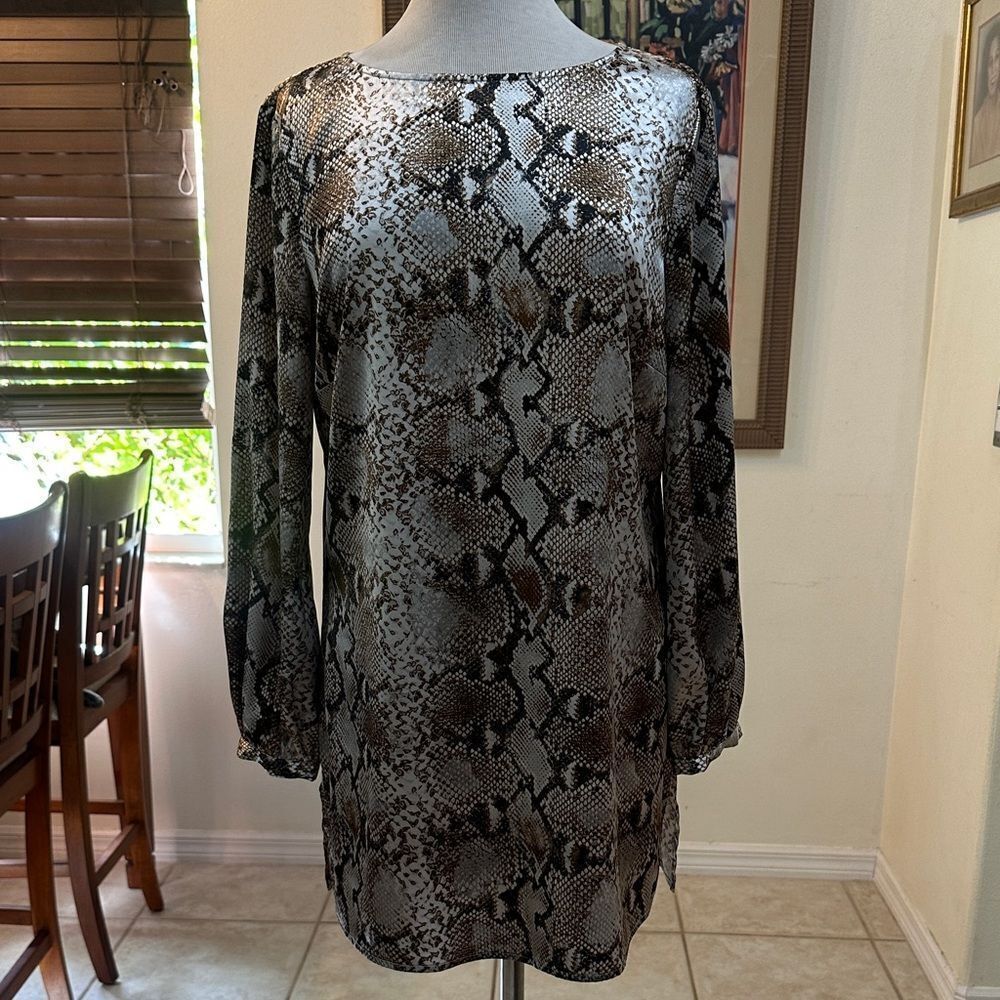 Chico’s Silver/Bronze Snake Print Sateen Long Sleeve Tunic Size 1-Medium